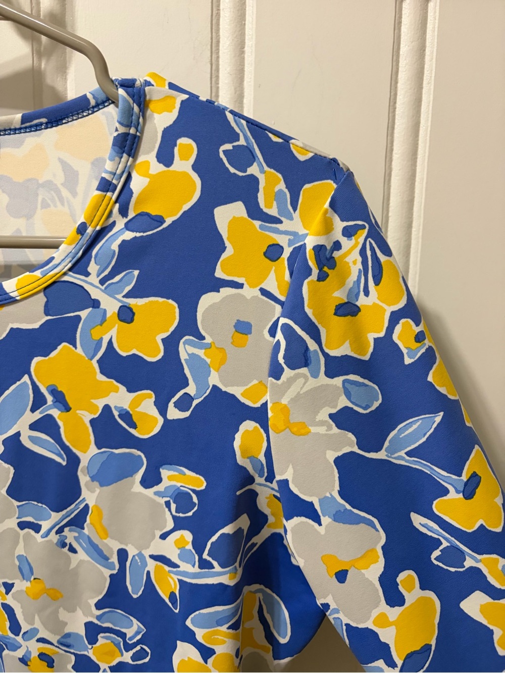 J.McLaughlin Floral Top Blue Yellow 3/4 Sleeve Stretch Knit Medium - Picture 5 of 7
